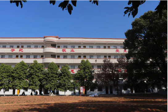 于都县第六中学