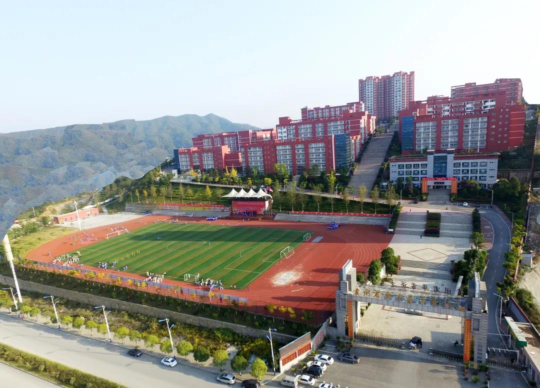 贵州省毕节梁才学校