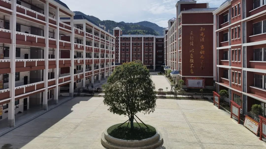 利川市清外高级中学筹