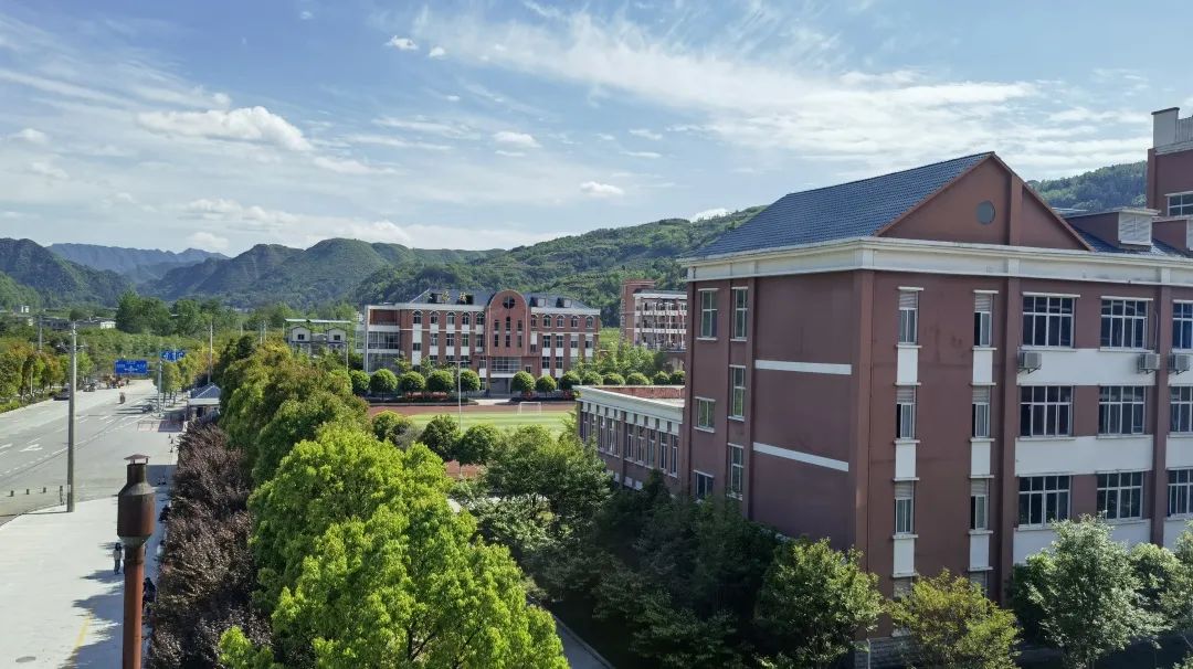 利川市清外高级中学筹